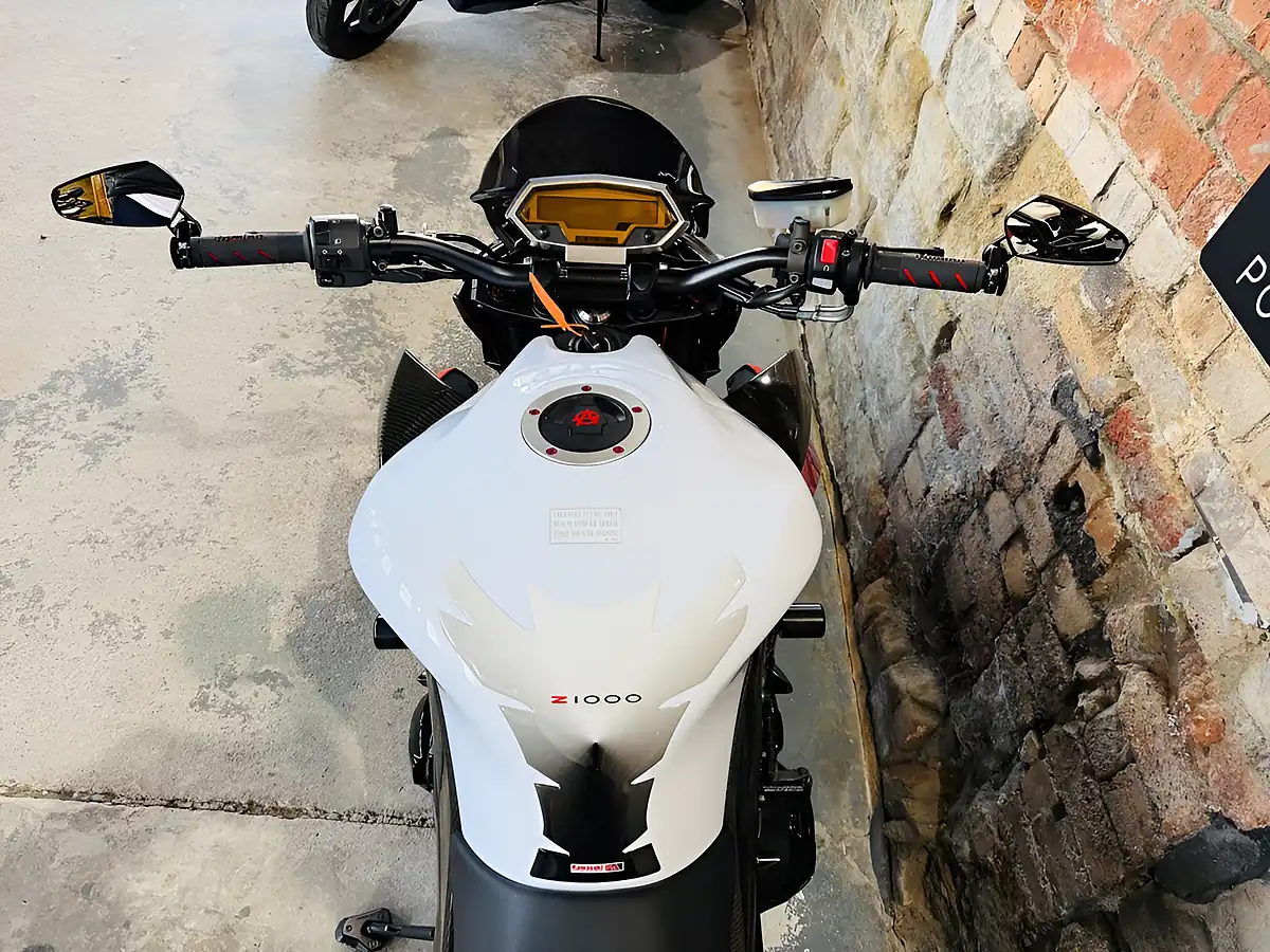 Used 2010 Kawasaki Z1000 Daf White - Interior and Exterior details 20