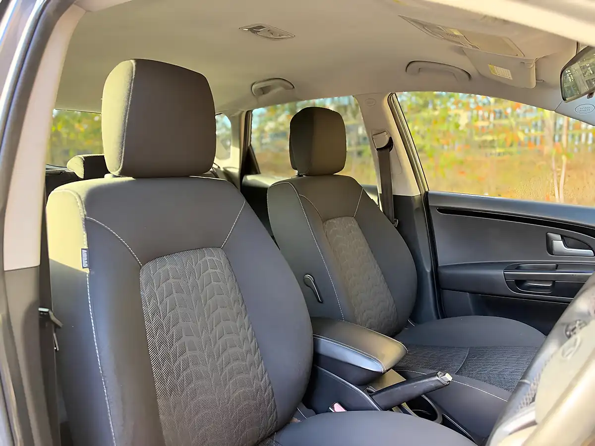 Used 2010 Kia Ceed 3 Grey - Interior and Exterior details 10