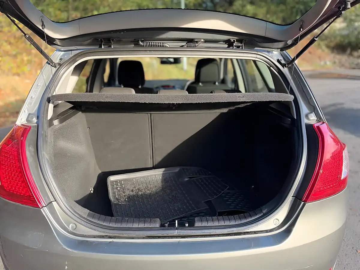 Used 2010 Kia Ceed 3 Grey - Interior and Exterior details 16