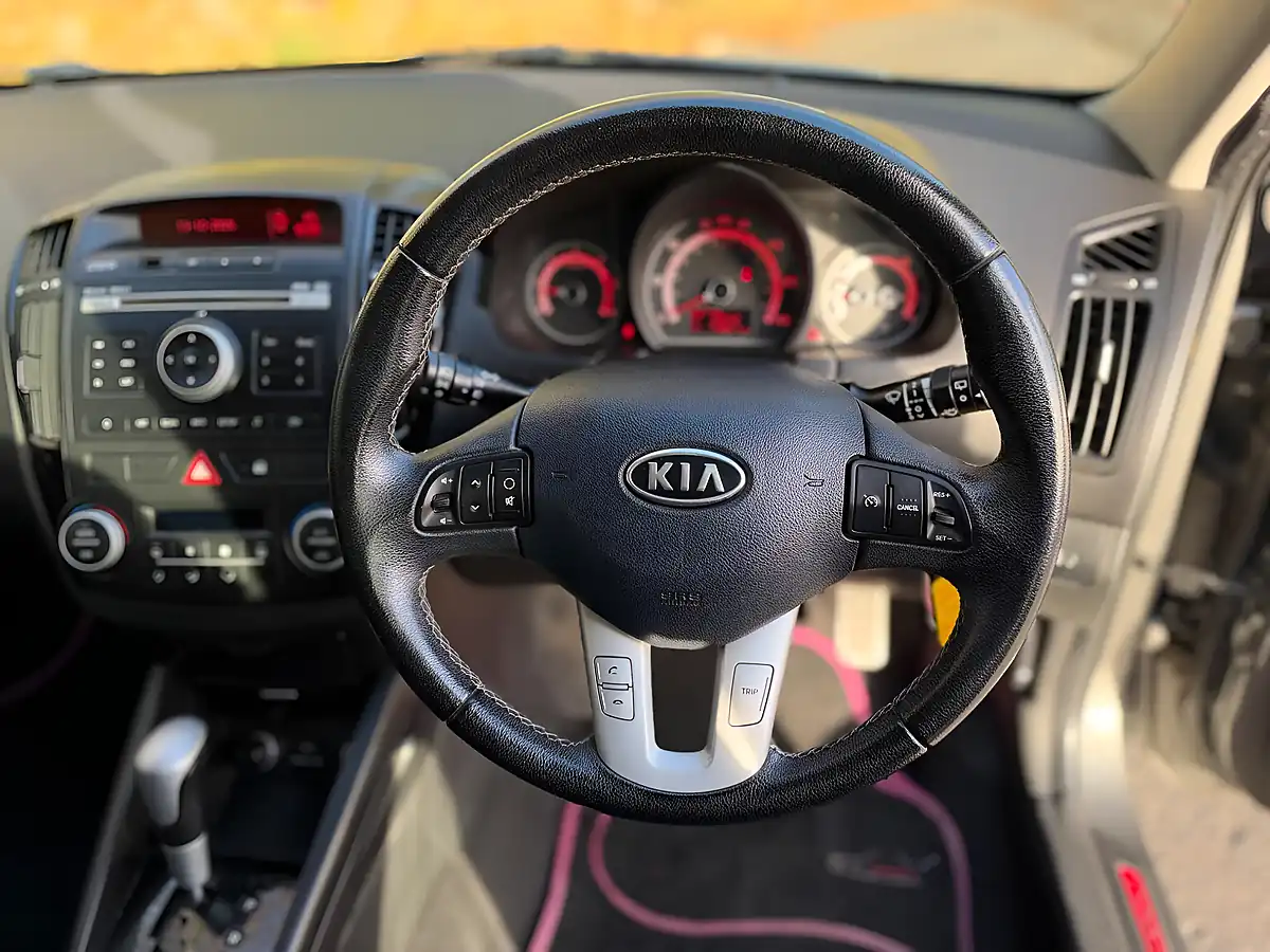 Used 2010 Kia Ceed 3 Grey - Interior and Exterior details 18
