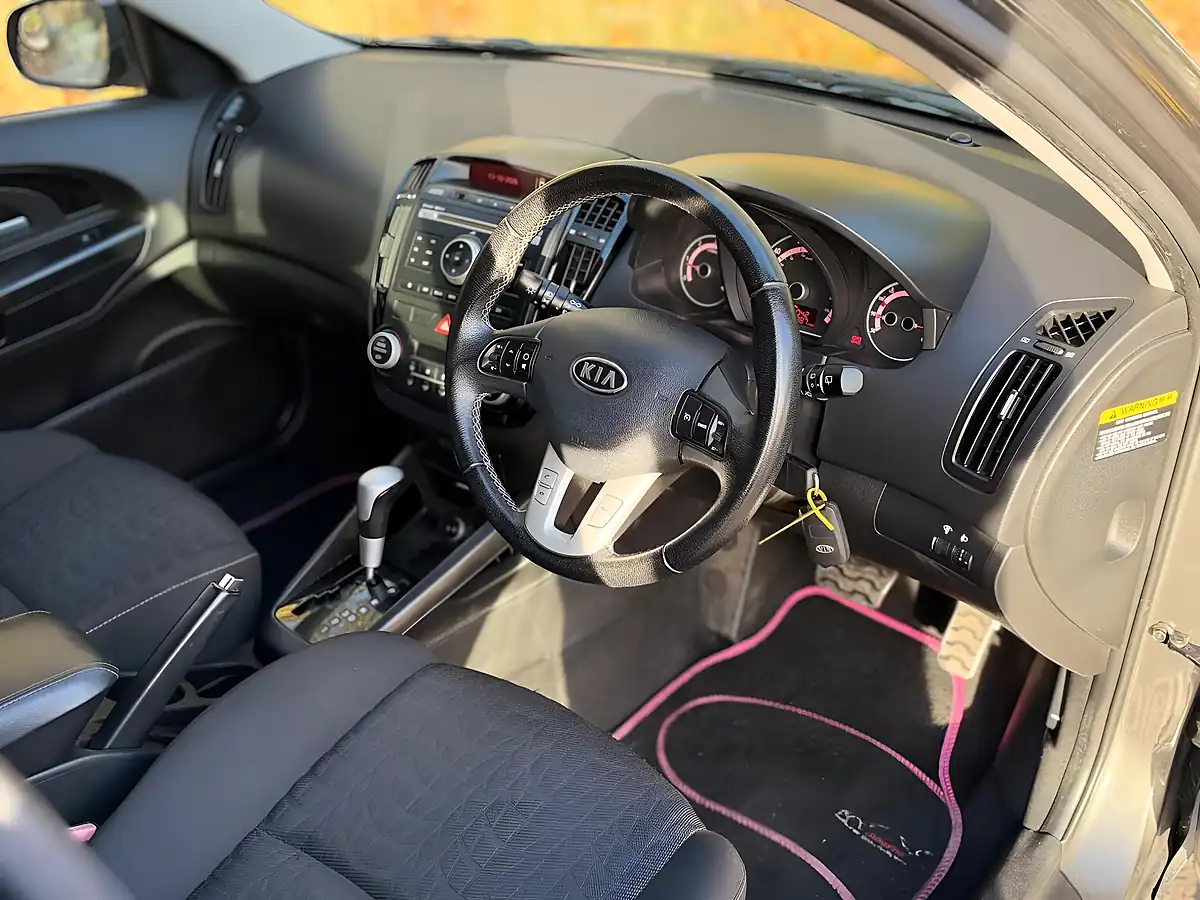 Used 2010 Kia Ceed 3 Grey - Interior and Exterior details 20