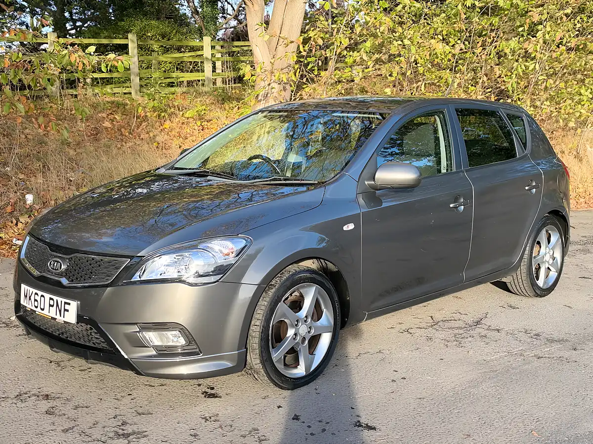 Used 2010 Kia Ceed 3 Grey - Interior and Exterior details 3