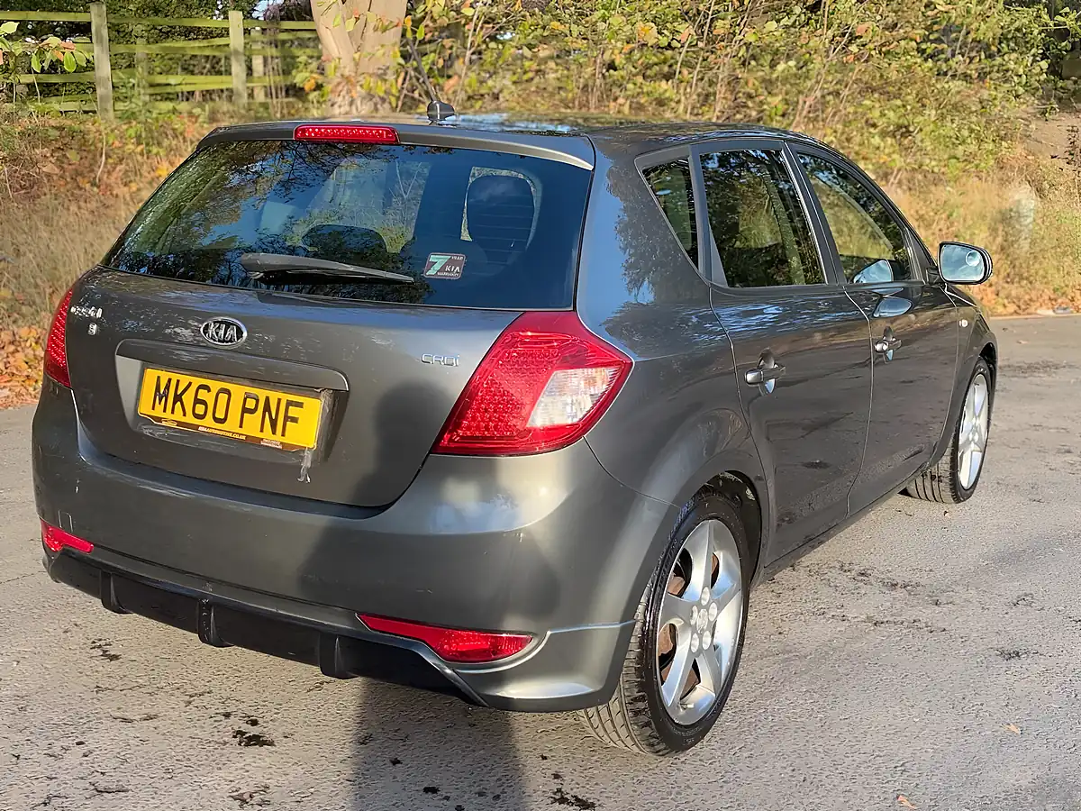 Used 2010 Kia Ceed 3 Grey - Interior and Exterior details 8