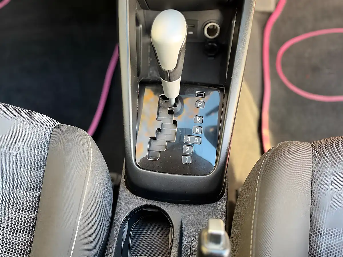 Used 2010 Kia Ceed 3 Grey - Interior and Exterior details 9