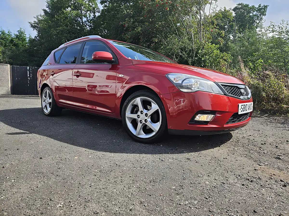 Used 2010 Kia Ceed 3 Red - Front View
