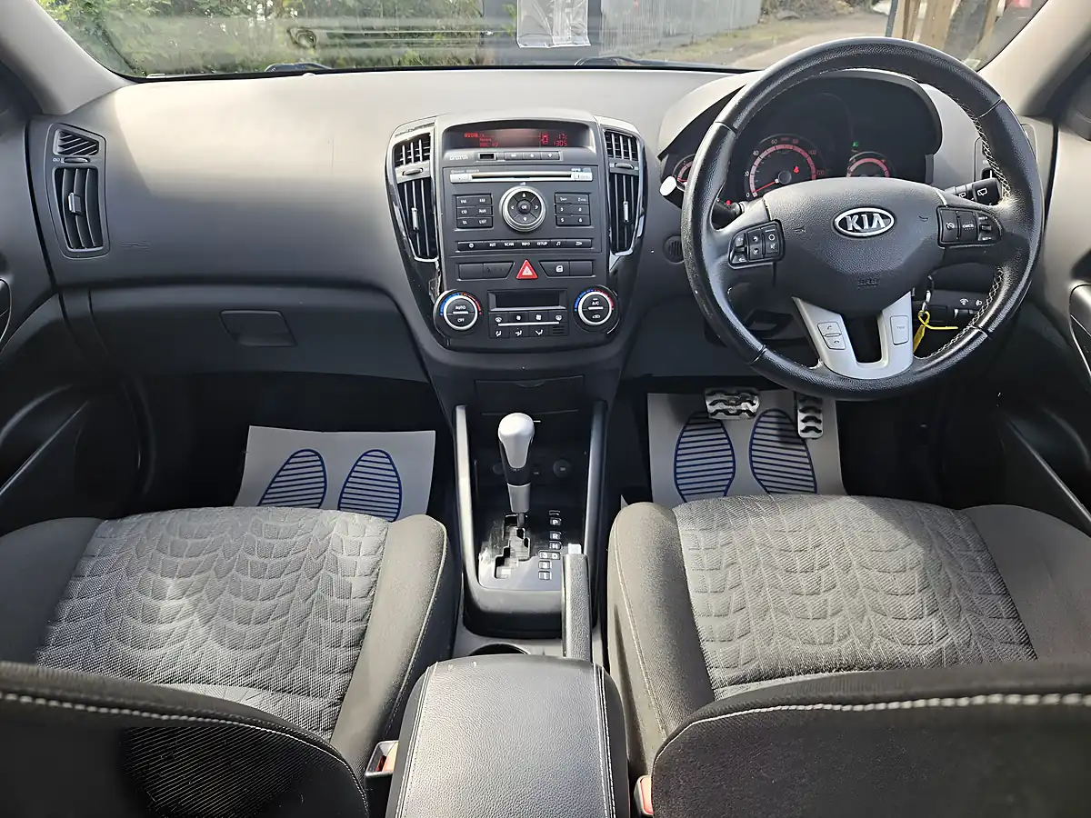 Used 2010 Kia Ceed 3 Red - Interior and Exterior details 14