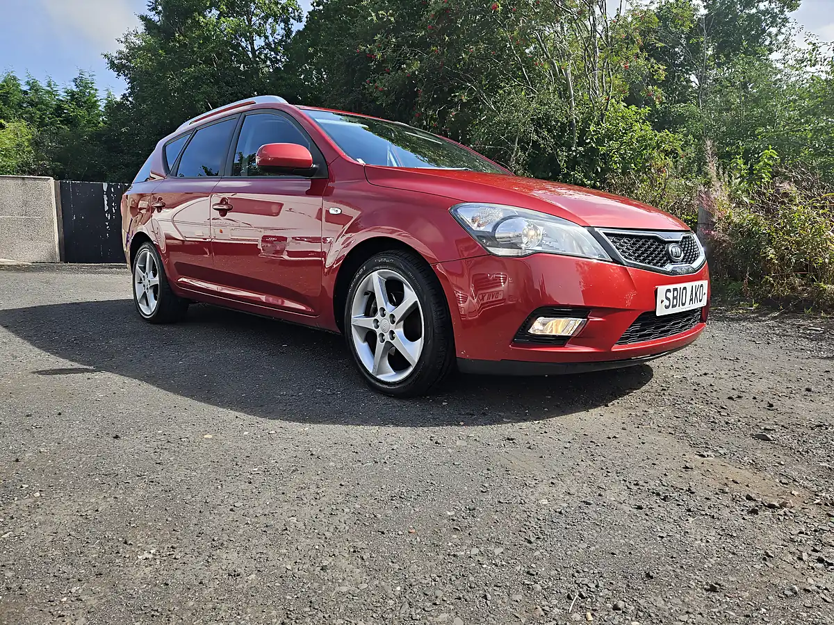 Used 2010 Kia Ceed 3 Red - Interior and Exterior details 2