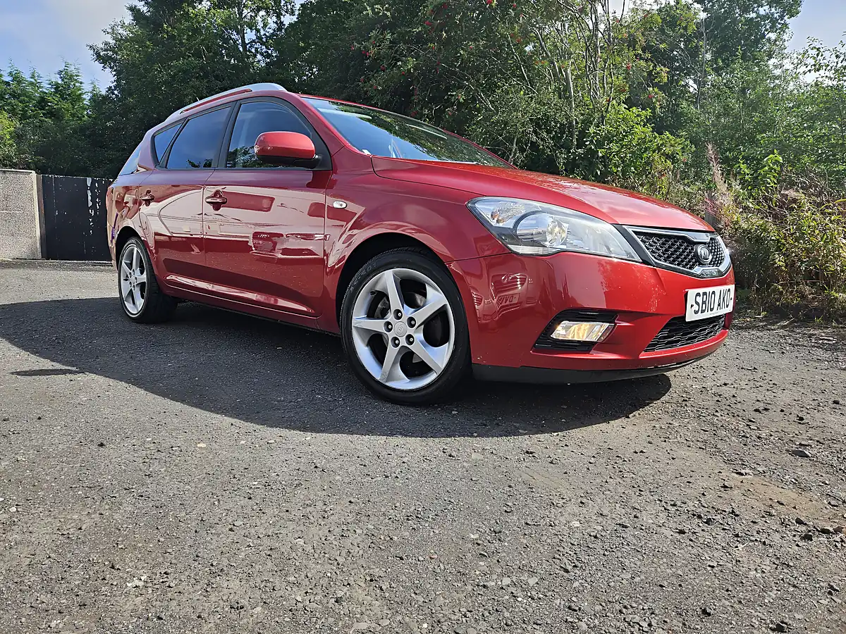 Used 2010 Kia Ceed 3 Red - Interior and Exterior details 20