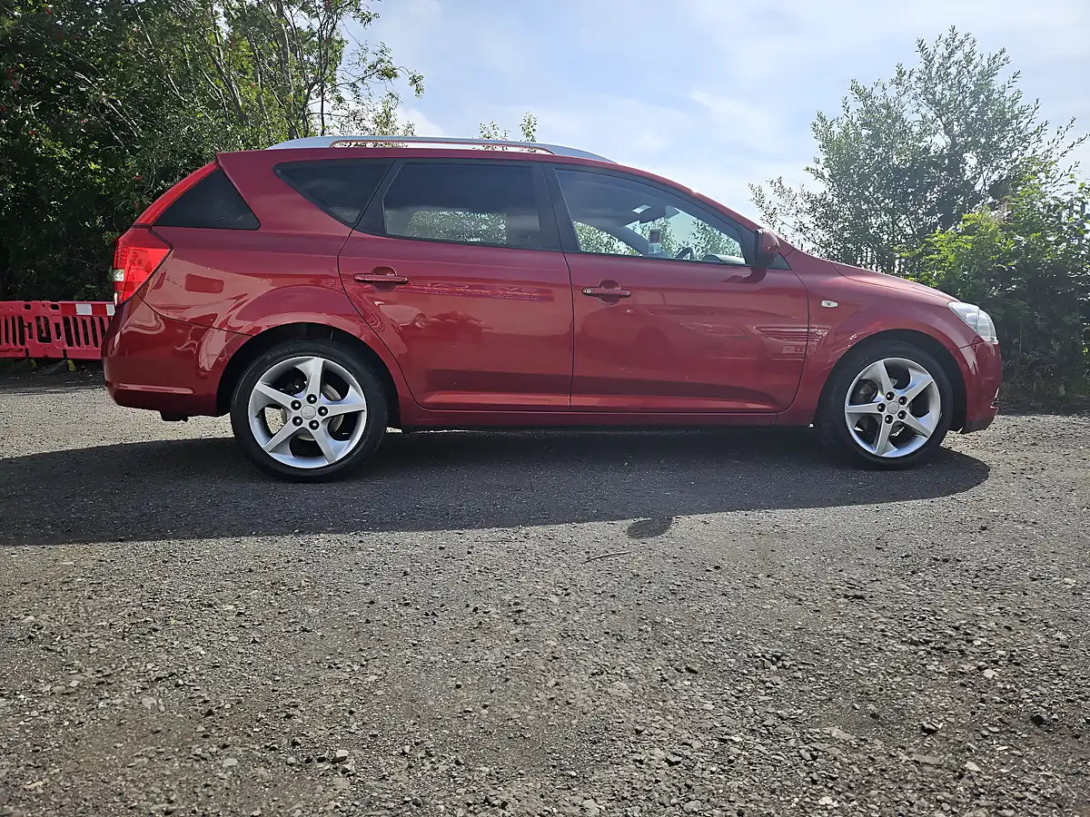 Used 2010 Kia Ceed 3 Red - Interior and Exterior details 3