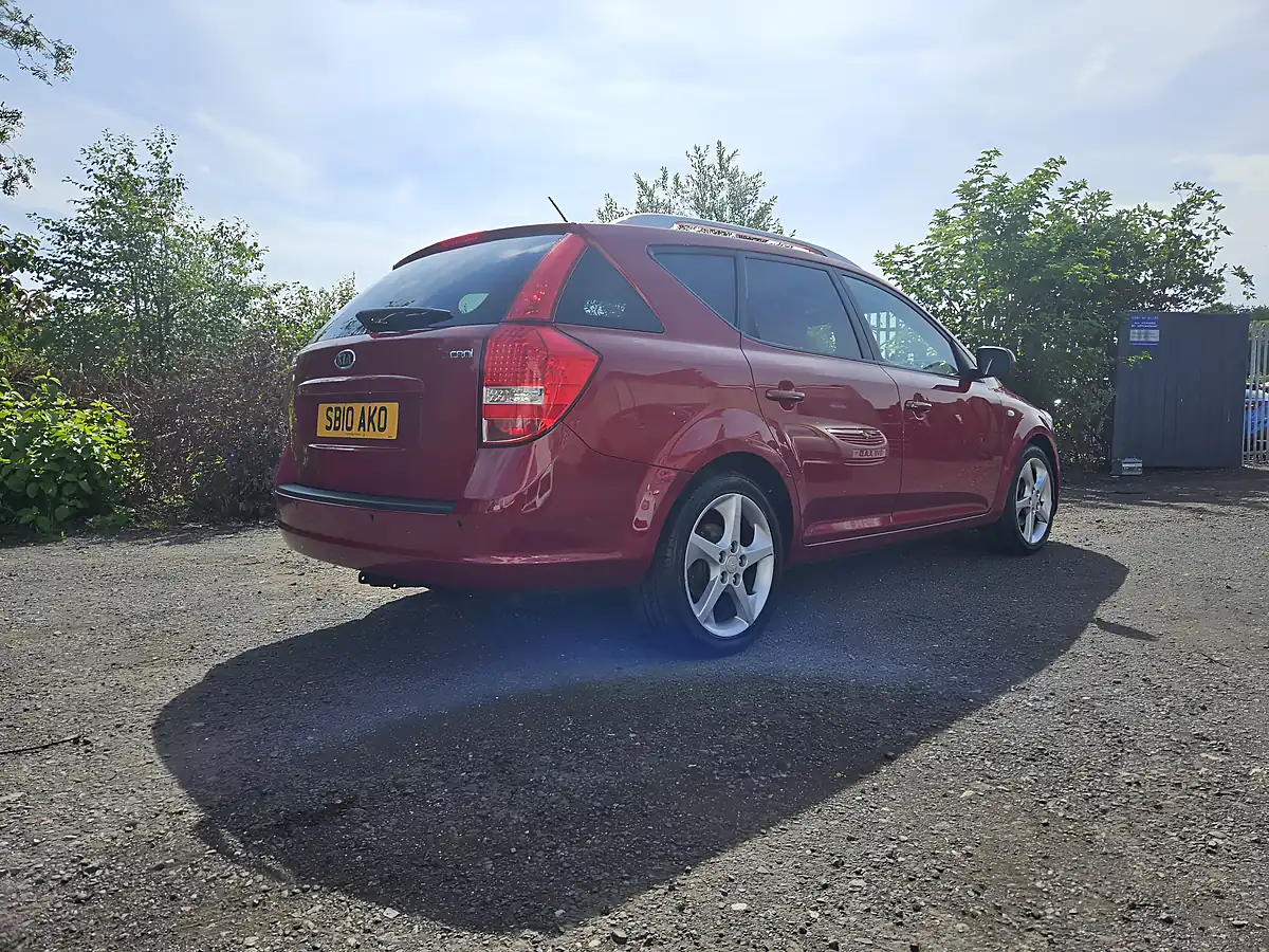 Used 2010 Kia Ceed 3 Red - Interior and Exterior details 4