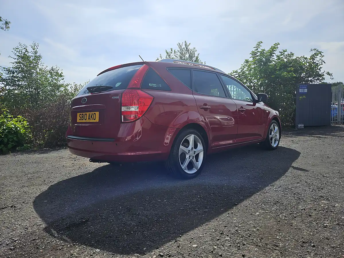 Used 2010 Kia Ceed 3 Red - Interior and Exterior details 5