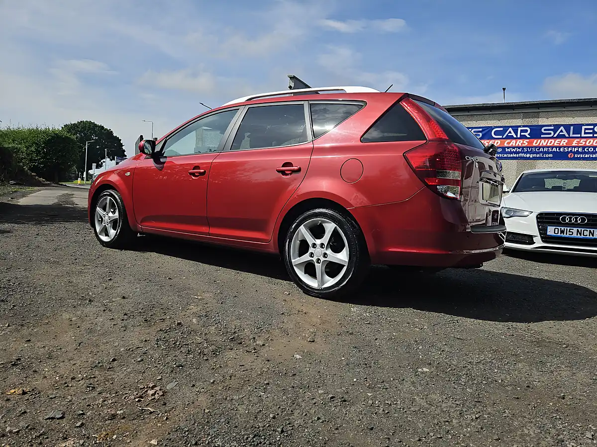 Used 2010 Kia Ceed 3 Red - Interior and Exterior details 7