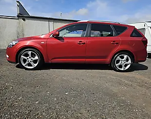 Used 2010 Kia Ceed 3 Red - Interior and Exterior details 8