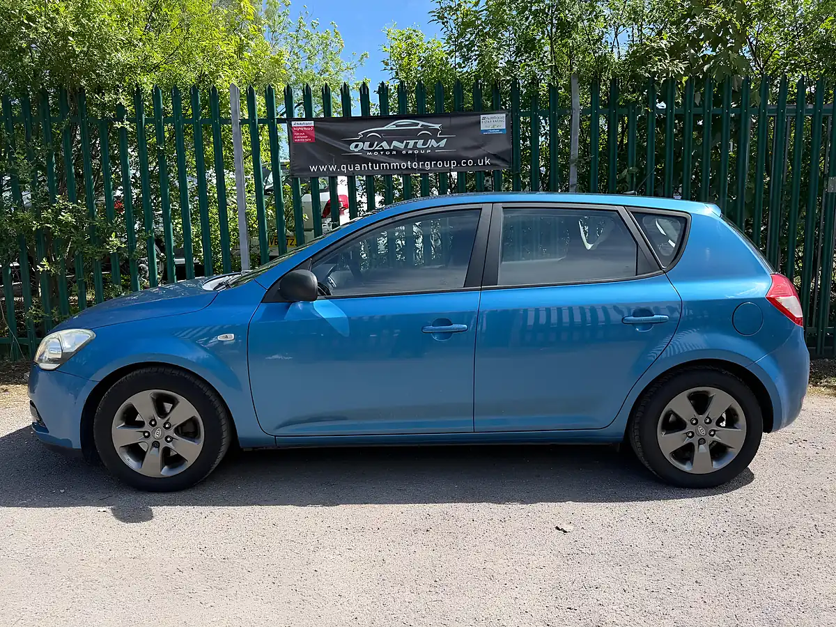 Used 2010 Kia Ceed Strike Blue - Interior and Exterior details 11