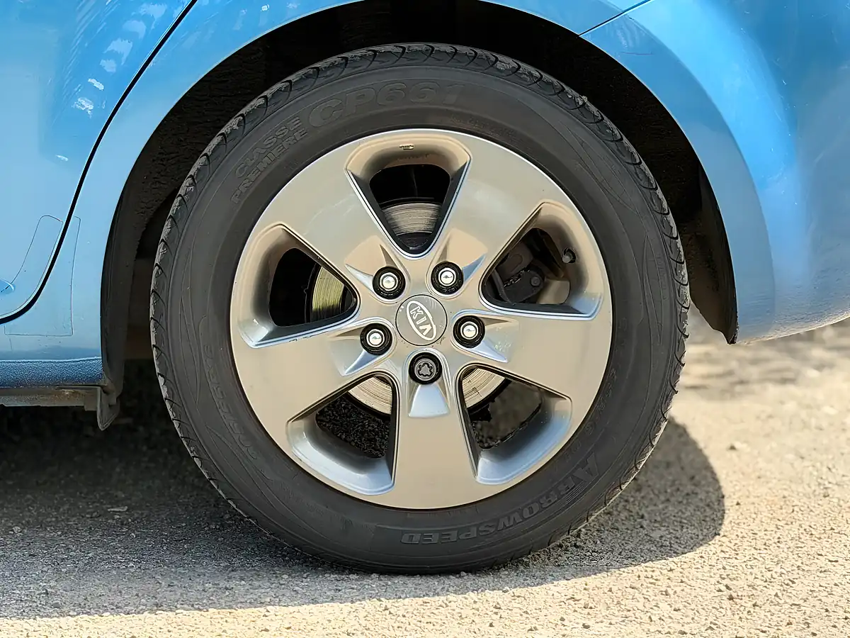 Used 2010 Kia Ceed Strike Blue - Interior and Exterior details 12