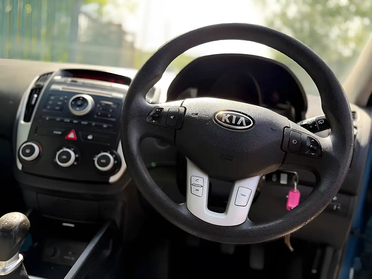Used 2010 Kia Ceed Strike Blue - Interior and Exterior details 13