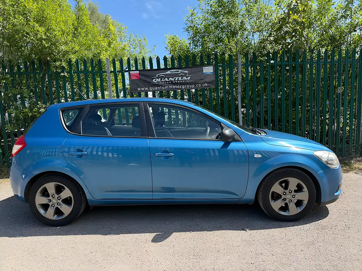 Used 2010 Kia Ceed Strike Blue - Interior and Exterior details 7