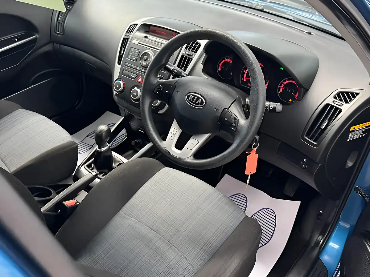 Used 2010 Kia Ceed Strike Blue - Interior and Exterior details 4