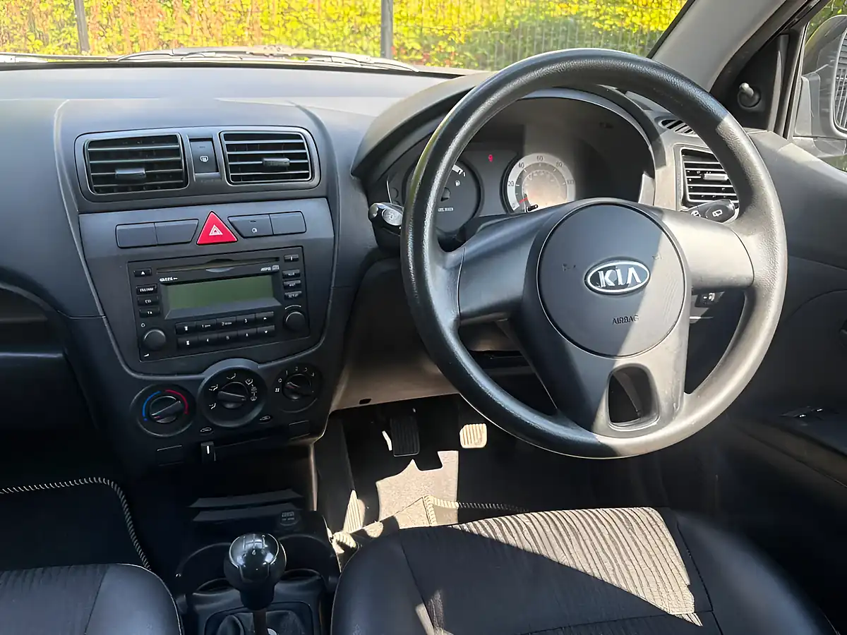 Used 2010 Kia Picanto 1 Black - Interior and Exterior details 12