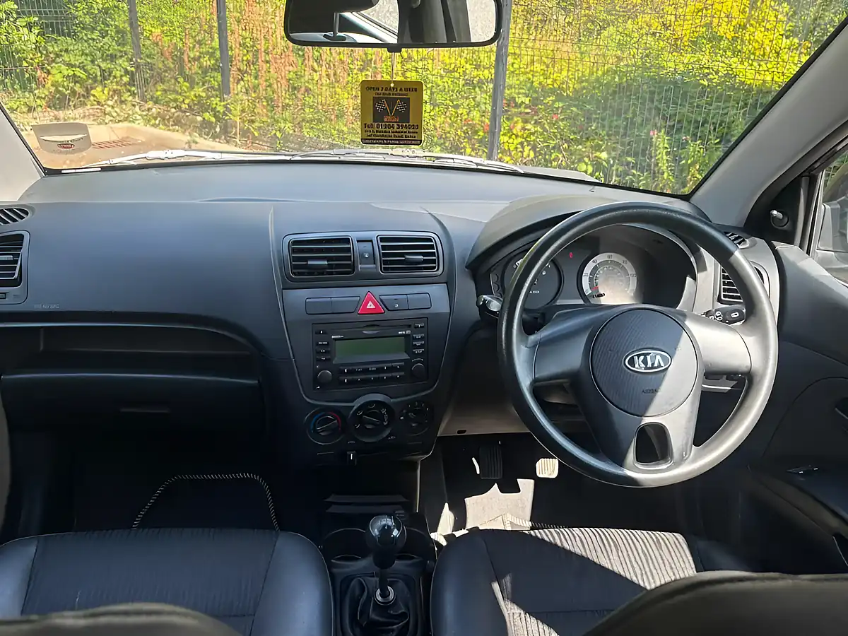 Used 2010 Kia Picanto 1 Black - Interior and Exterior details 14