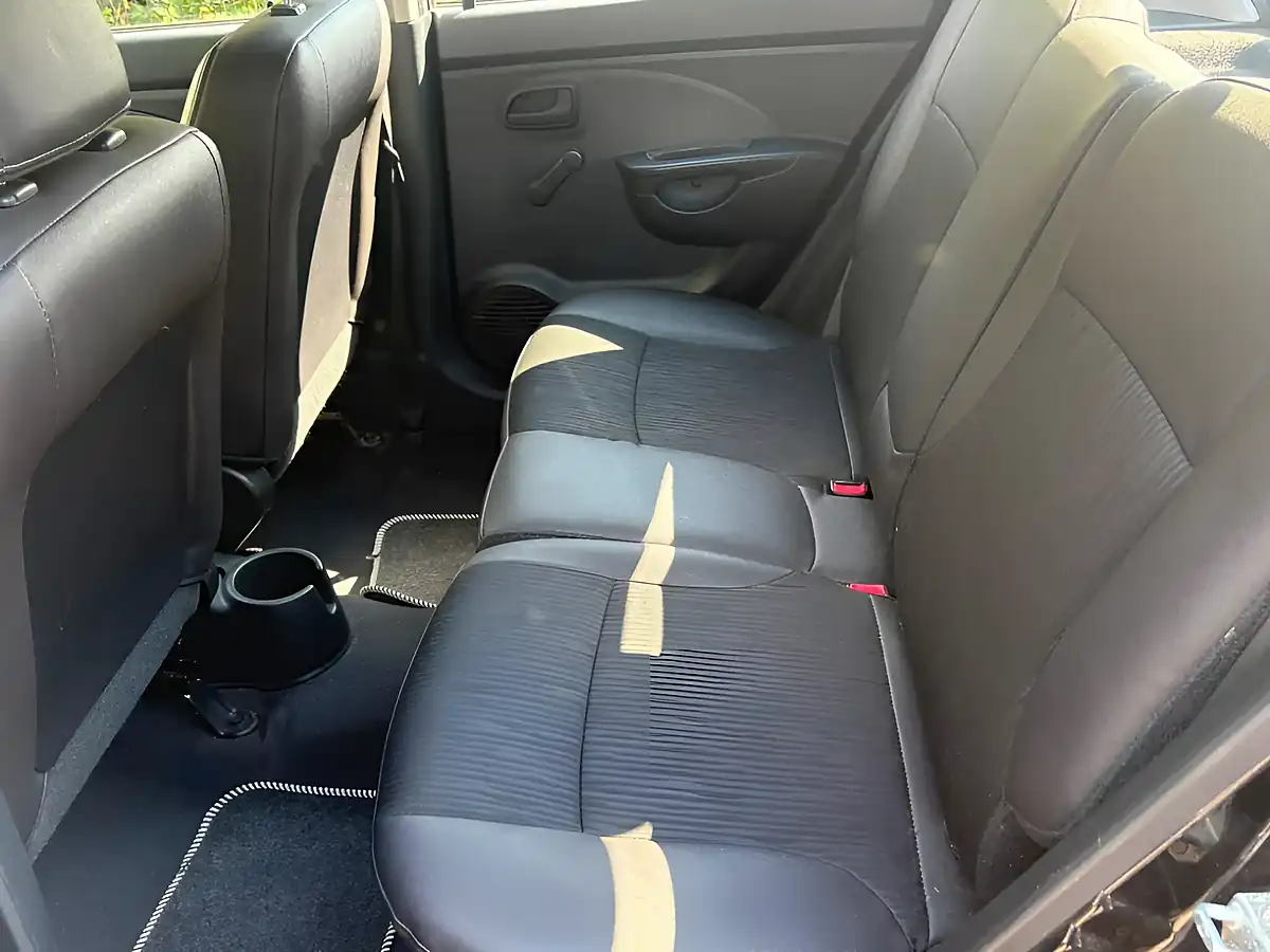 Used 2010 Kia Picanto 1 Black - Interior and Exterior details 17