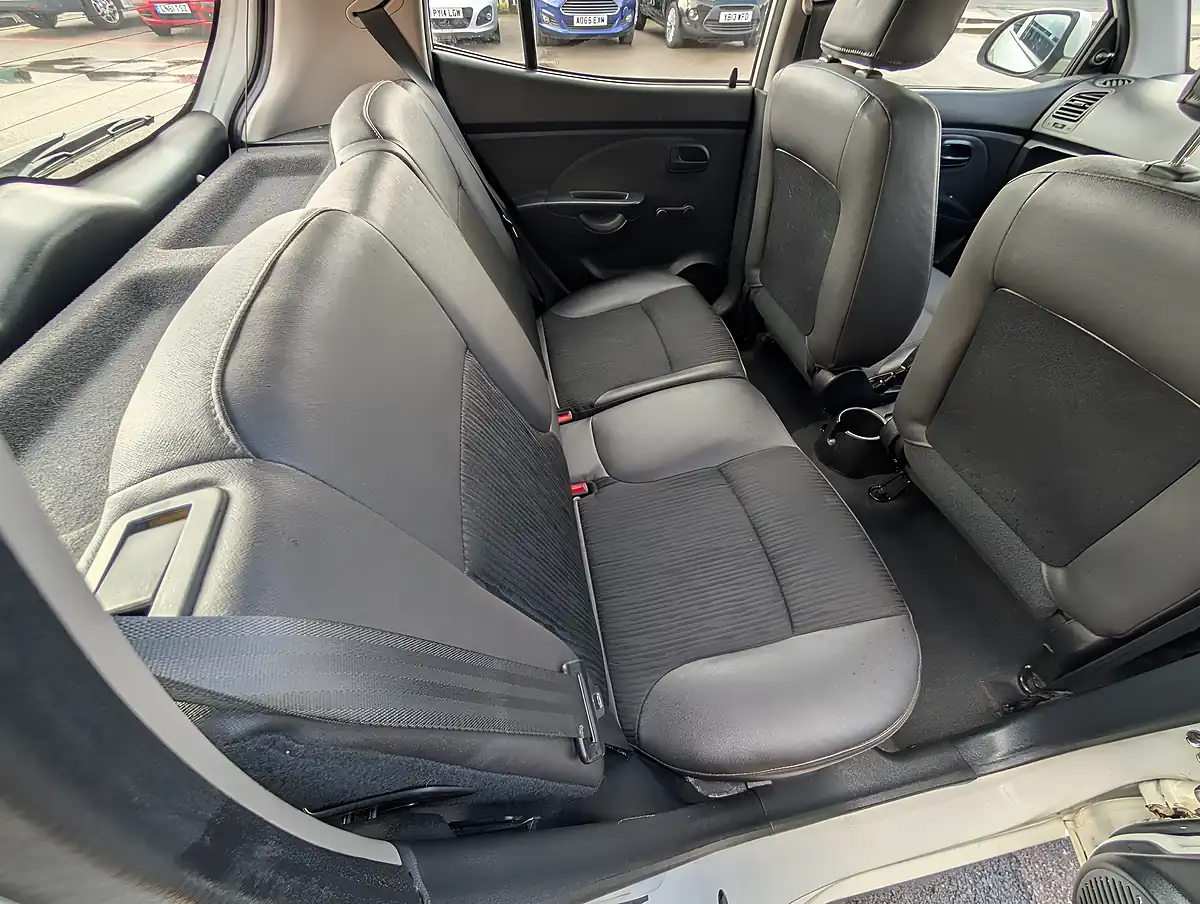 Used 2010 Kia Picanto 1 White - Interior and Exterior details 6