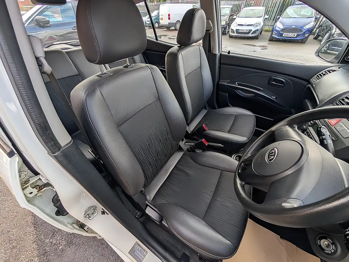 Used 2010 Kia Picanto 1 White - Interior and Exterior details 7