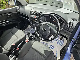 Used 2010 Kia Picanto Graphite Blue - Interior and Exterior details 18
