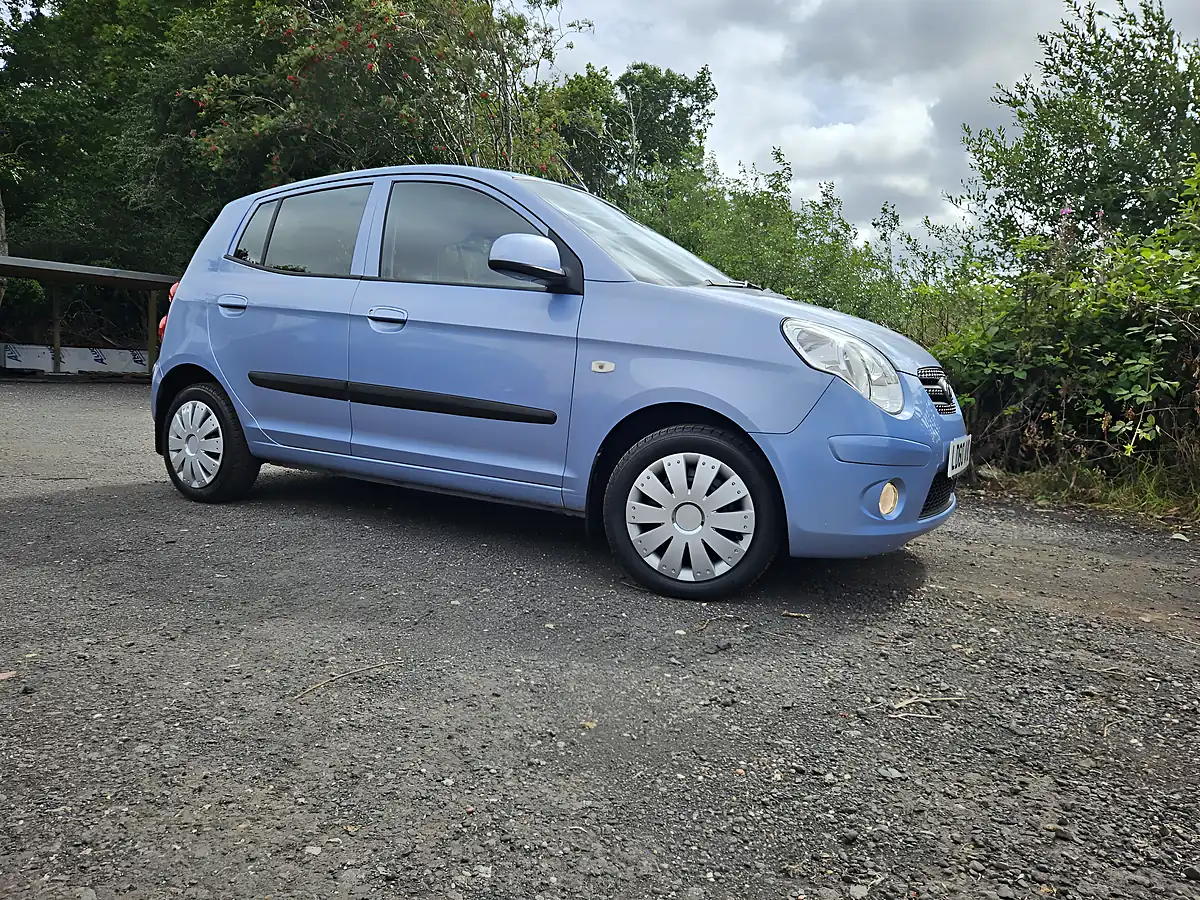 Used 2010 Kia Picanto Graphite Blue - Interior and Exterior details 19