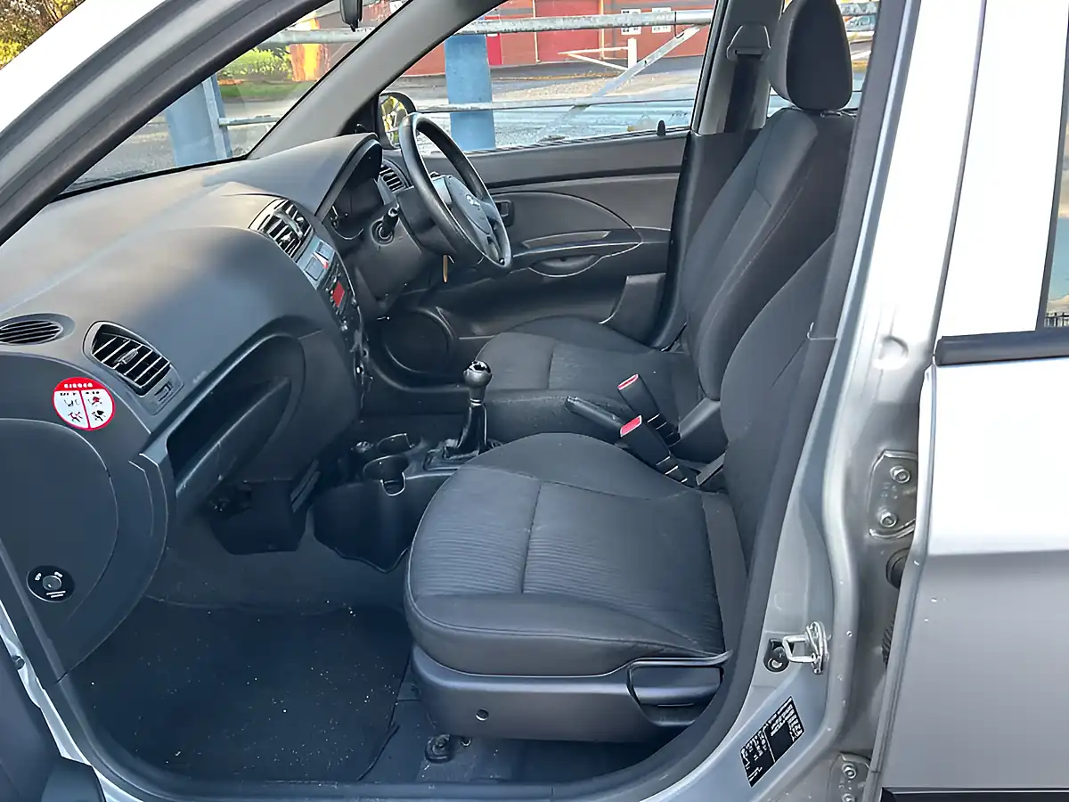 Used 2010 Kia Picanto Graphite Silver - Interior and Exterior details 14