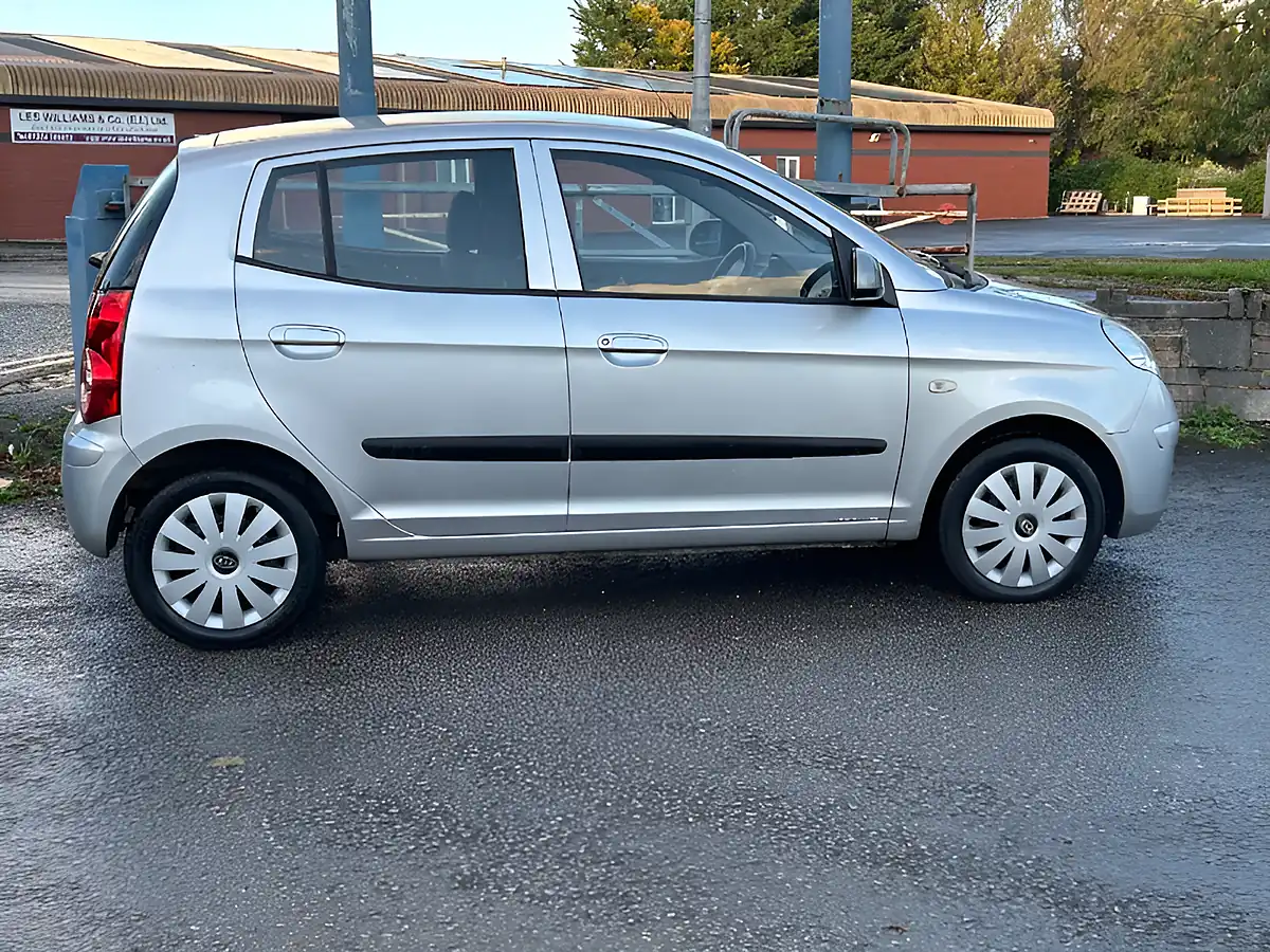 Used 2010 Kia Picanto Graphite Silver - Interior and Exterior details 7