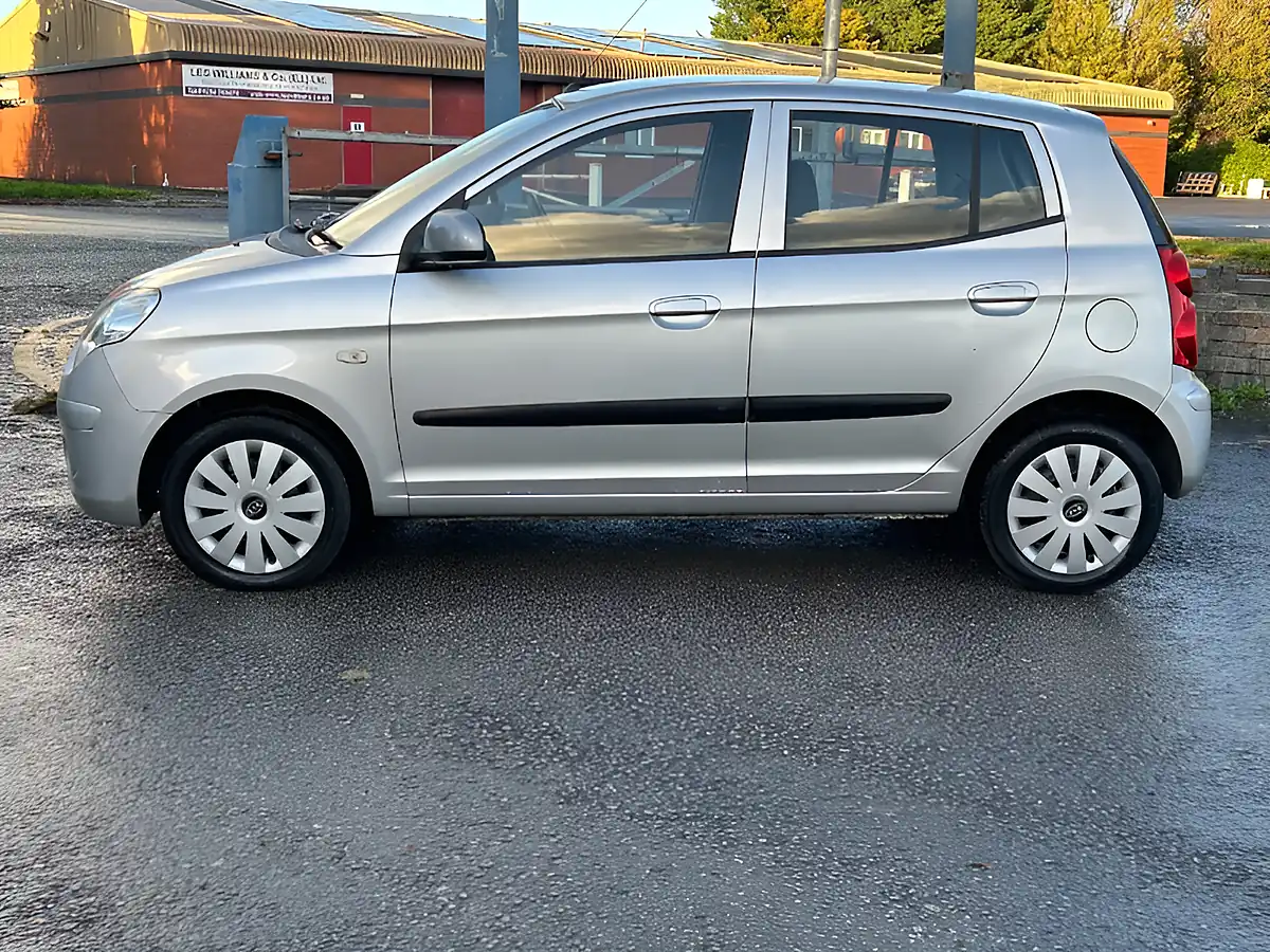 Used 2010 Kia Picanto Graphite Silver - Interior and Exterior details 8