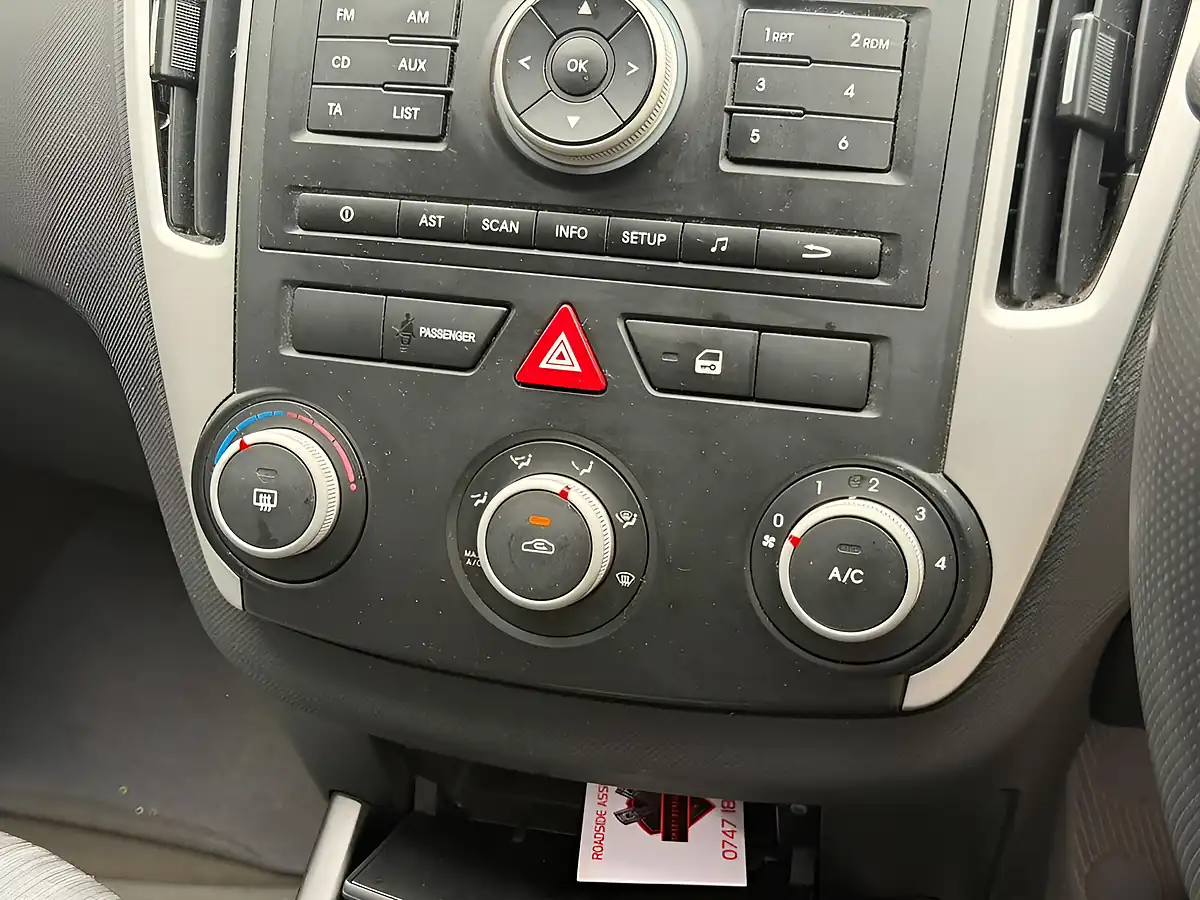 Used 2010 Kia Proceed 1 Silver - Interior and Exterior details 11
