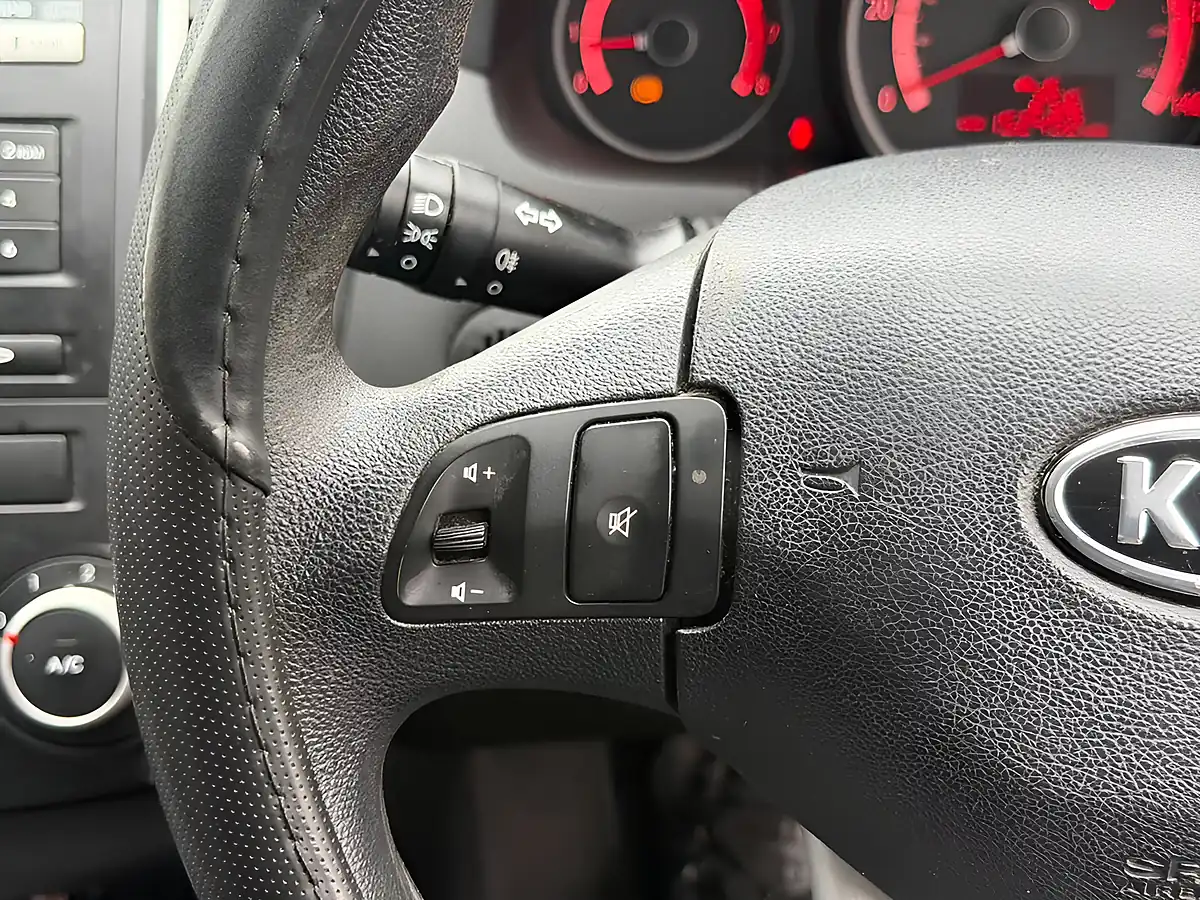 Used 2010 Kia Proceed 1 Silver - Interior and Exterior details 12