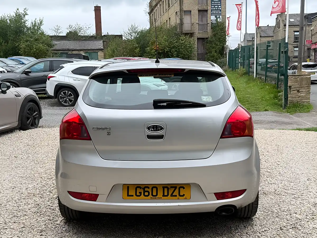 Used 2010 Kia Proceed 1 Silver - Interior and Exterior details 6