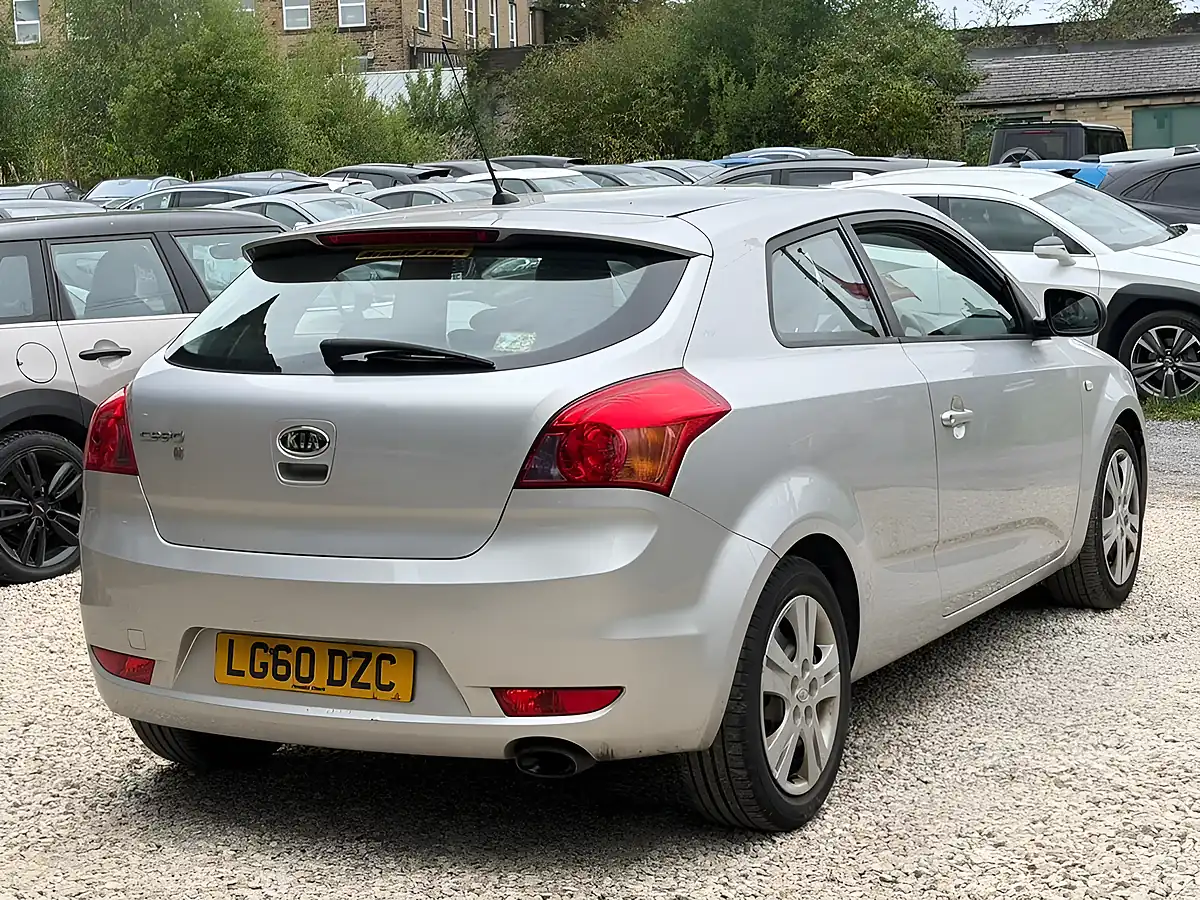 Used 2010 Kia Proceed 1 Silver - Interior and Exterior details 7