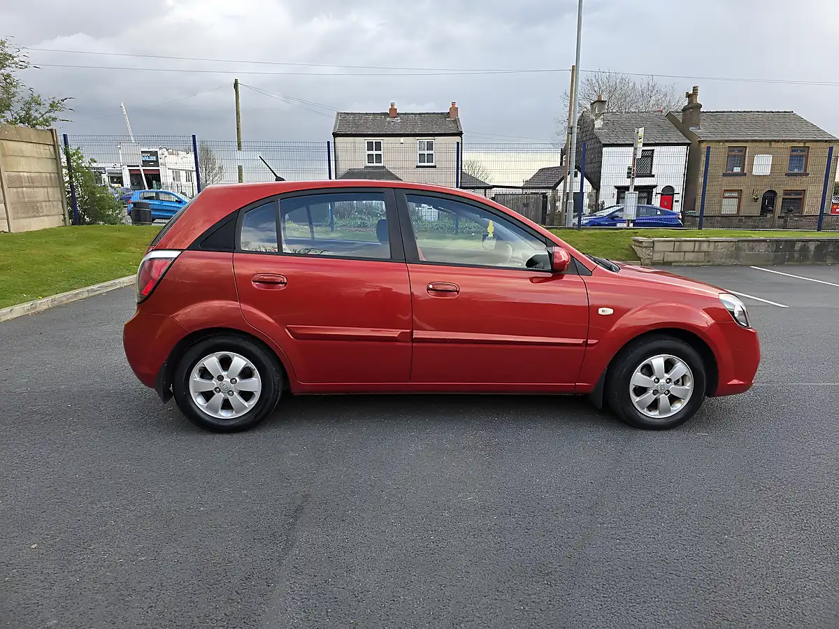 Used 2010 Kia Rio 2 Red - Interior and Exterior details 5