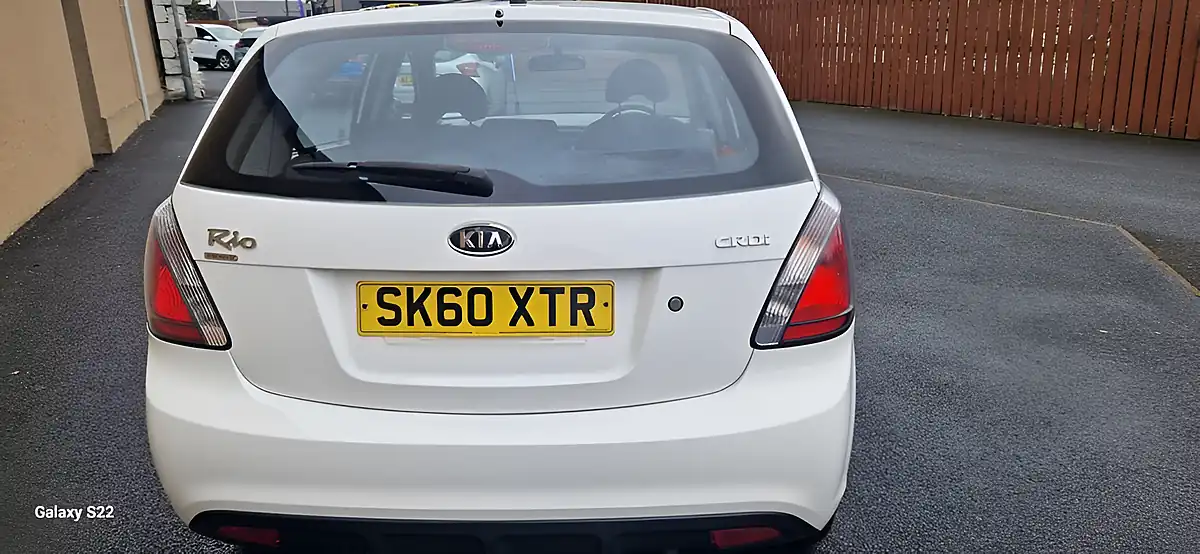 Used 2010 Kia Rio Domino White - Interior and Exterior details 4