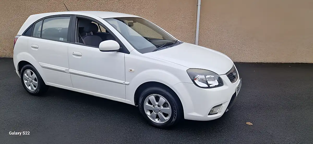 Used 2010 Kia Rio Domino White - Interior and Exterior details 7