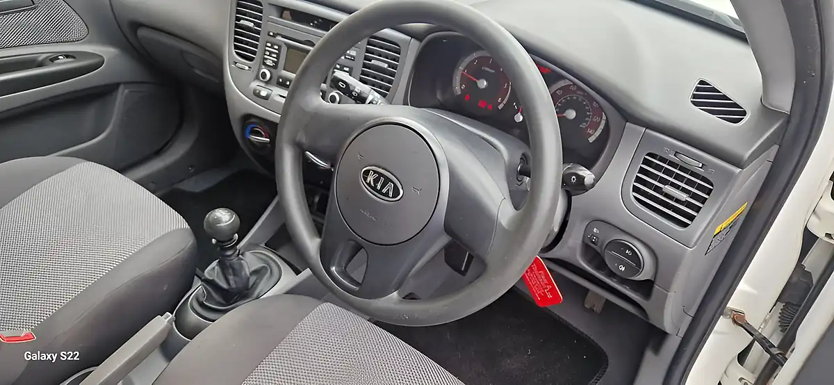 Used 2010 Kia Rio Domino White - Interior and Exterior details 8