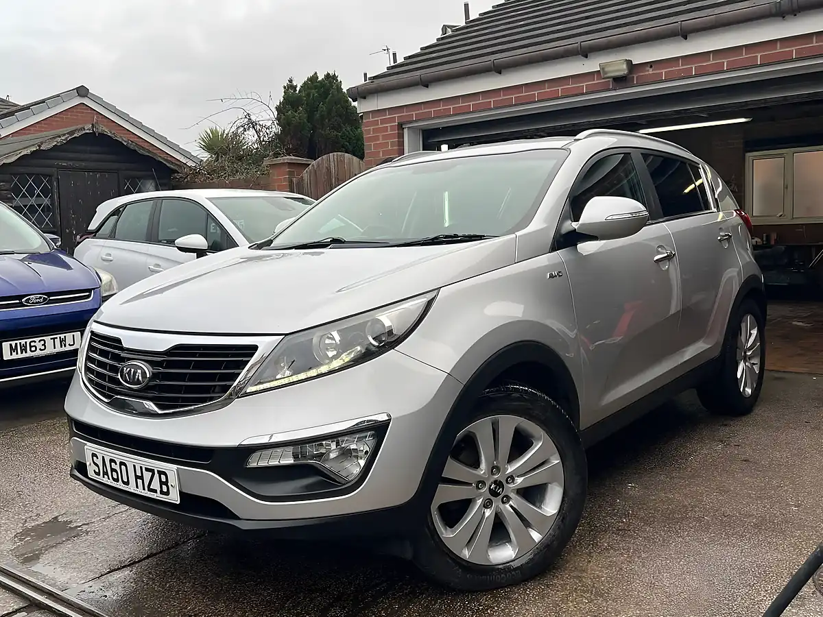 Used 2010 Kia Sportage Silver - Interior and Exterior details 3