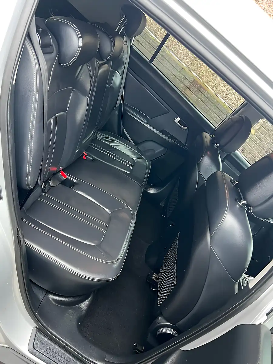 Used 2010 Kia Sportage Silver Metallic - Interior and Exterior details 12