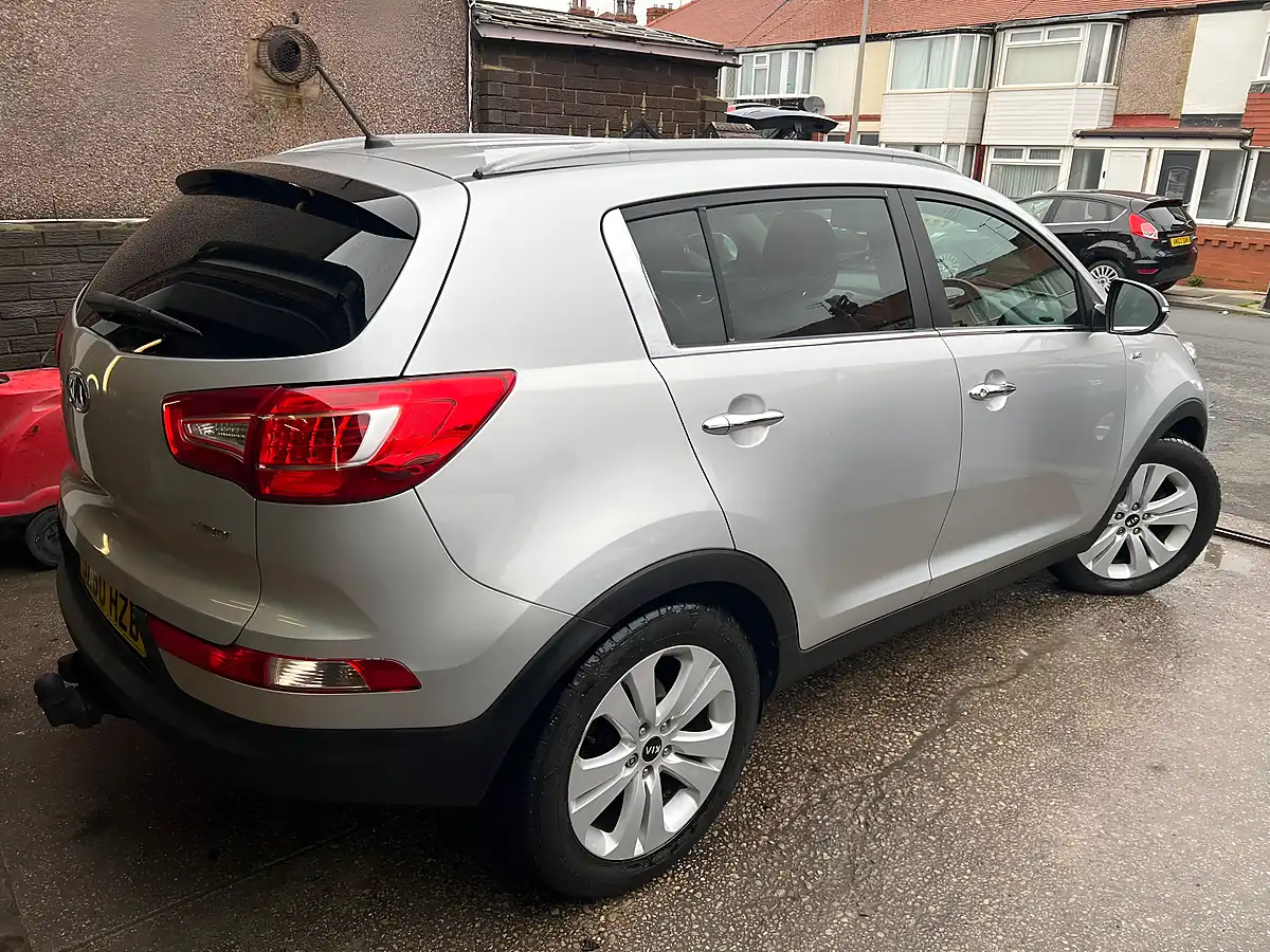 Used 2010 Kia Sportage Silver Metallic - Interior and Exterior details 4