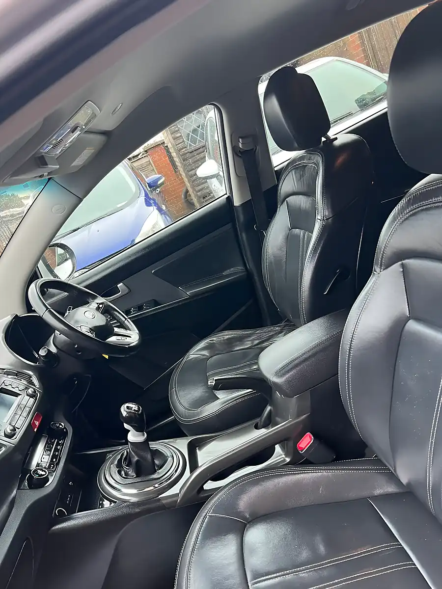 Used 2010 Kia Sportage Silver Metallic - Interior and Exterior details 7