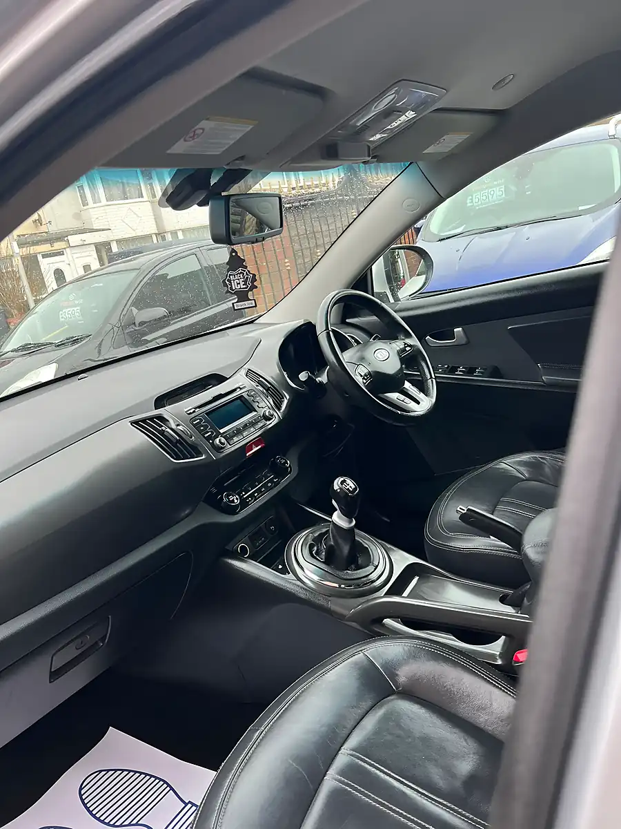 Used 2010 Kia Sportage Silver Metallic - Interior and Exterior details 9