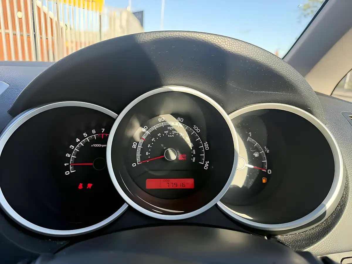 Used 2010 Kia Venga 2 - Interior and Exterior details 11