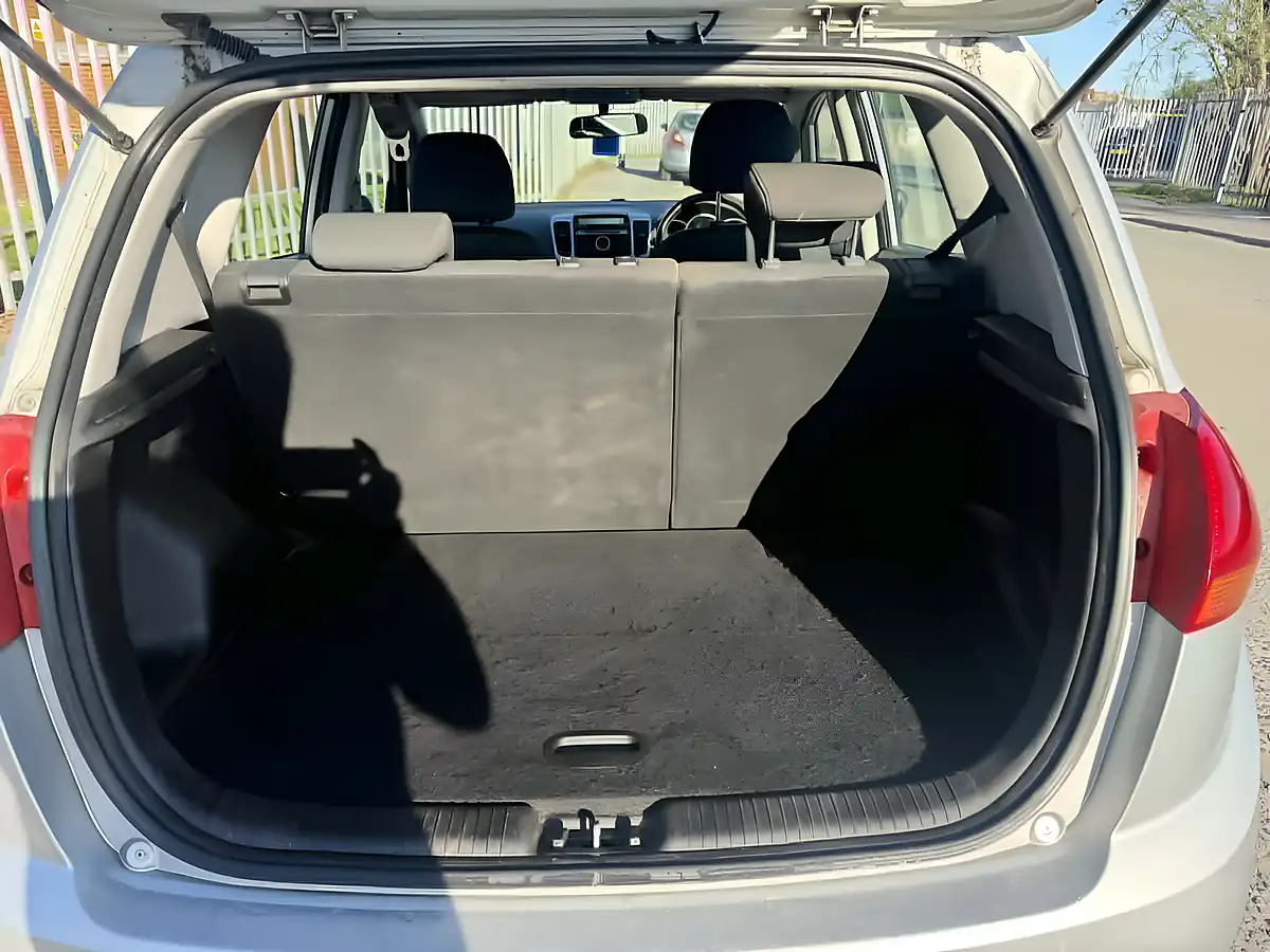 Used 2010 Kia Venga 2 - Interior and Exterior details 12