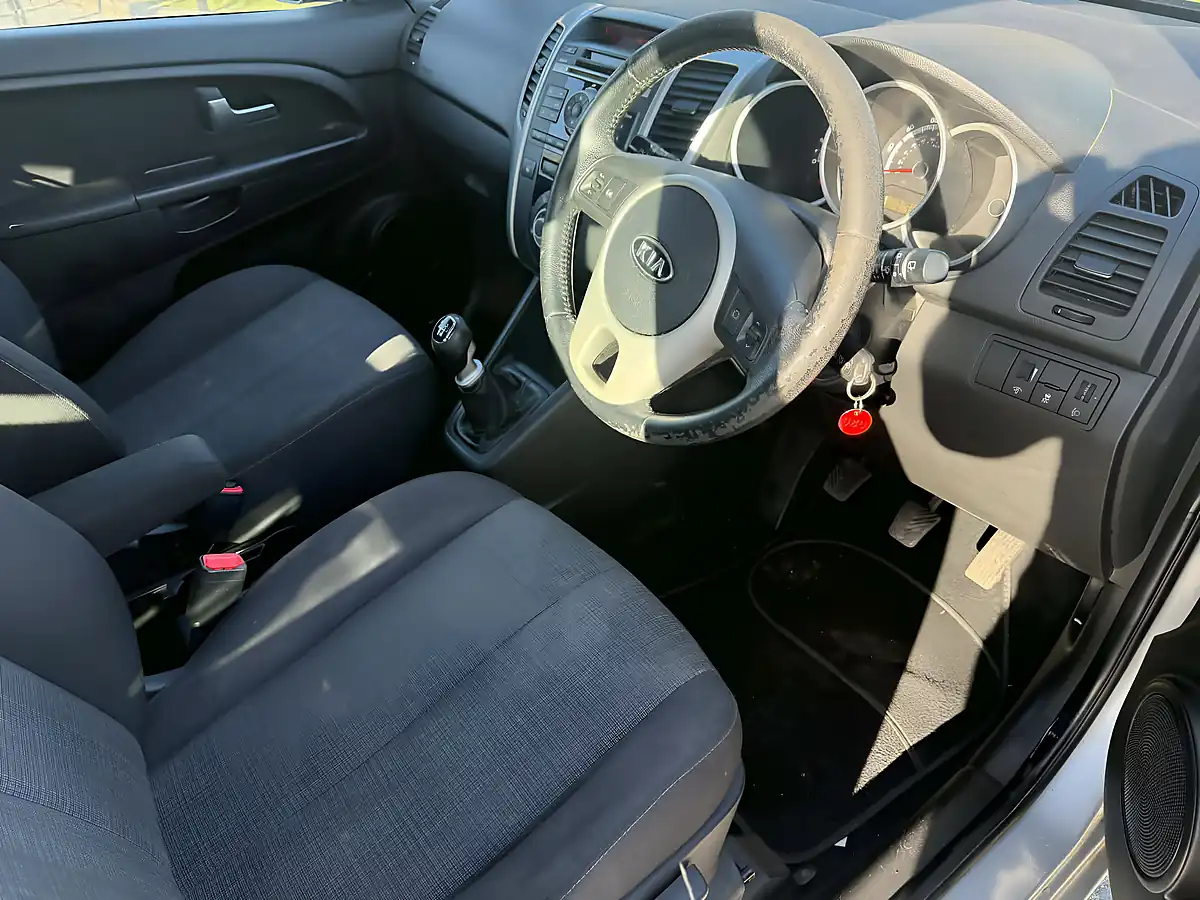 Used 2010 Kia Venga 2 - Interior and Exterior details 13