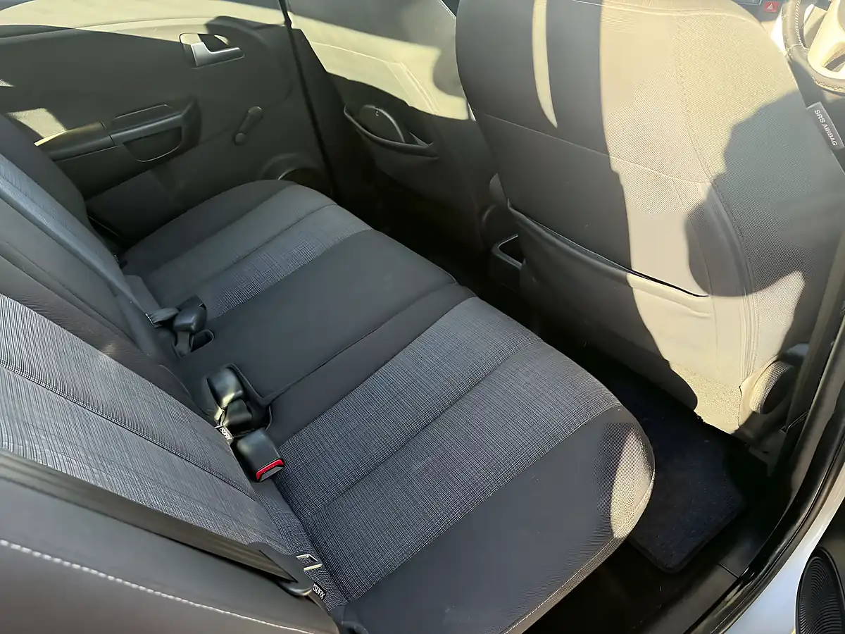 Used 2010 Kia Venga 2 - Interior and Exterior details 14