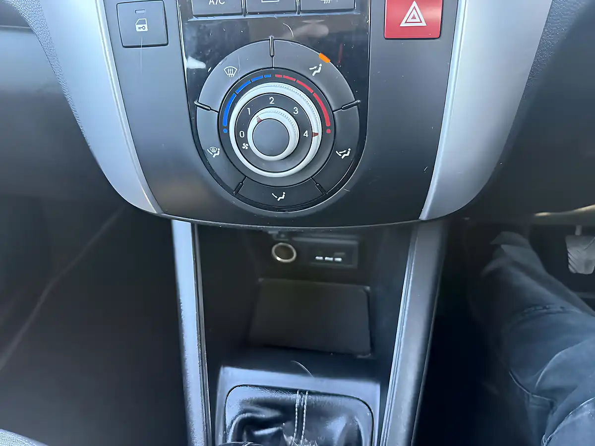 Used 2010 Kia Venga 2 - Interior and Exterior details 16